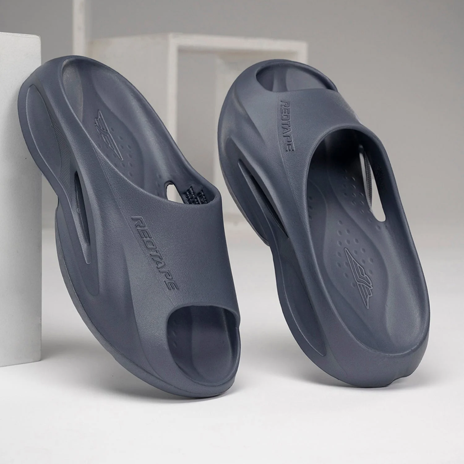 Casual Sliders for Men | Refined Round-Toe Shape with a Relaxing Slip-On Support