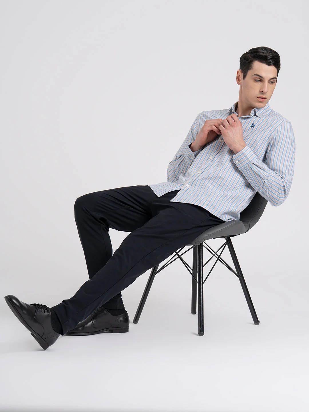 Men's Oxford Stripe Shirt for Casual Everyday Style - Image 5
