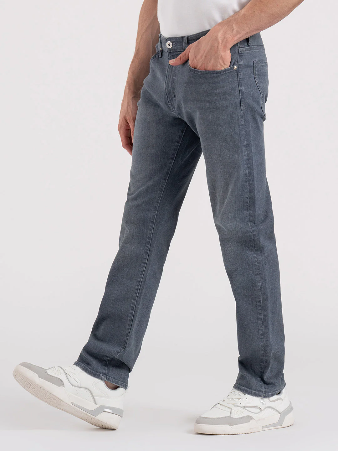 Men's Vintage Light Indigo Solid Cotton Spandex Straight Fit Jeans - Image 2