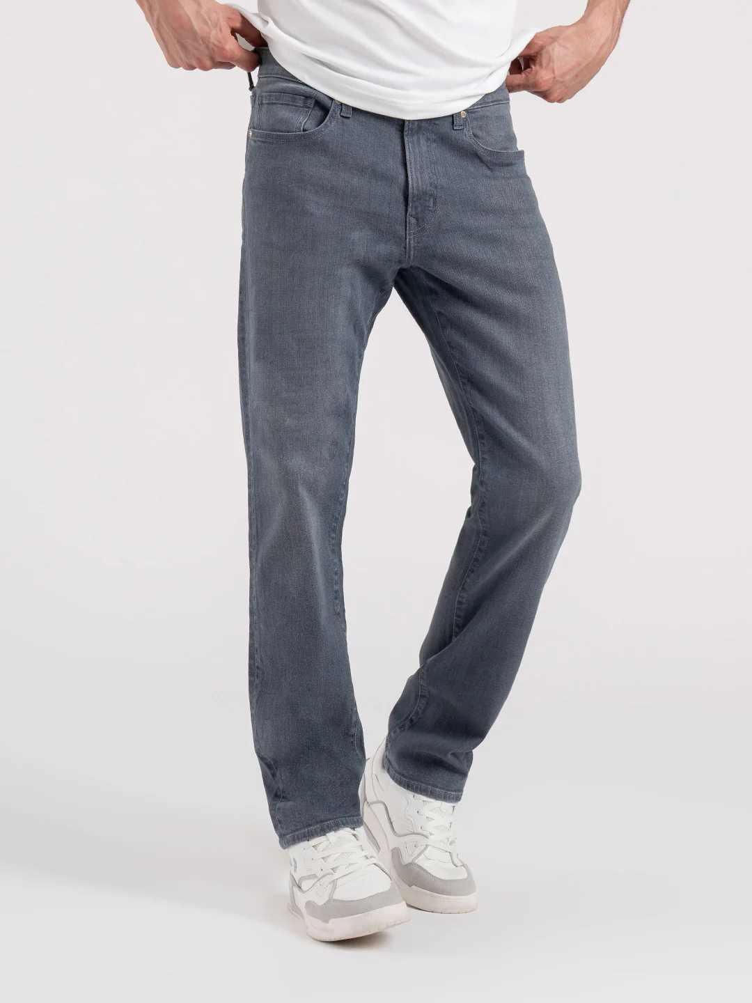 Men's Vintage Light Indigo Solid Cotton Spandex Straight Fit Jeans - Image 8