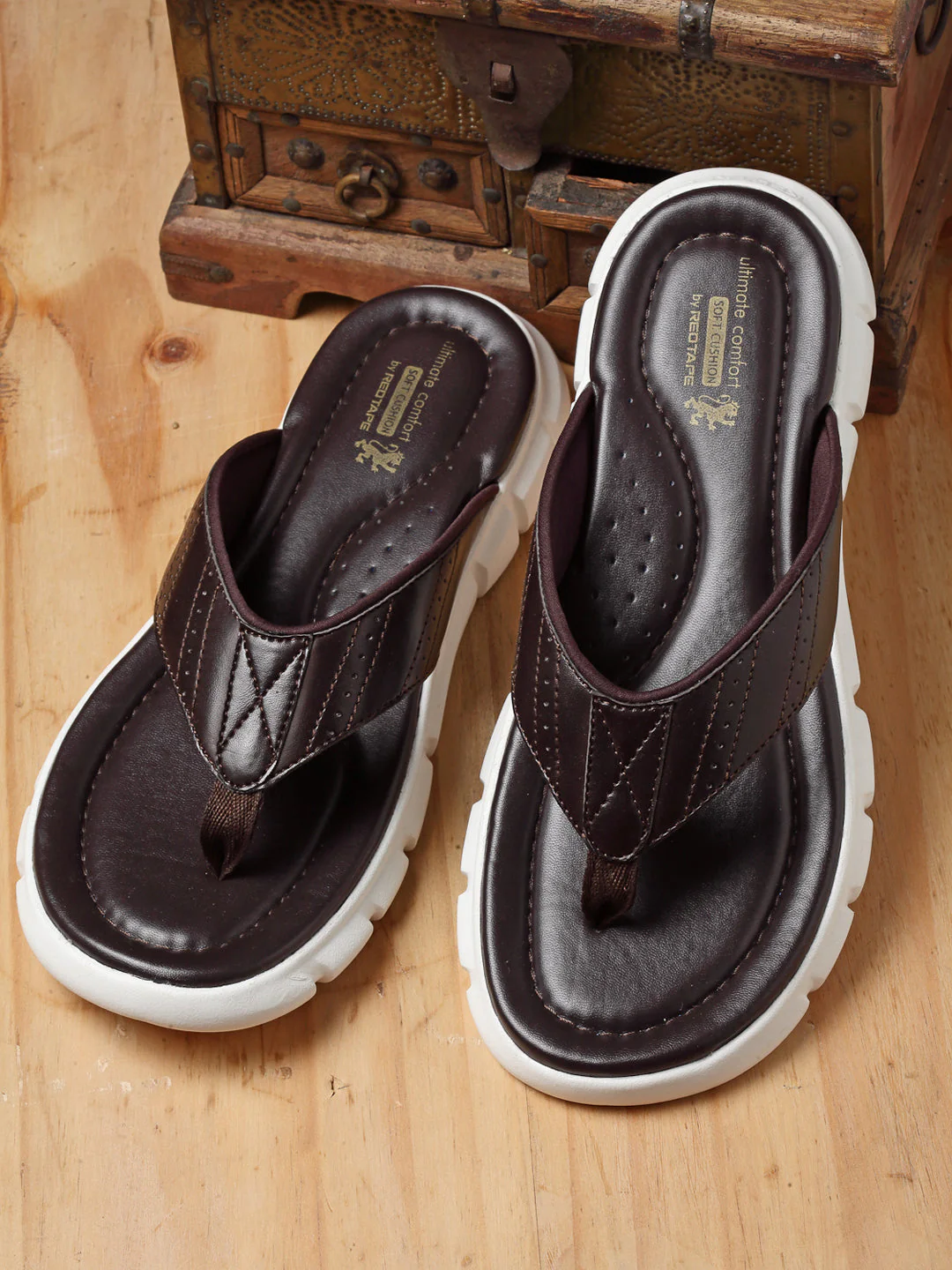 Casual Thongs for Men | Refined Round-Toe Shape with a Relaxing Slip-On Support