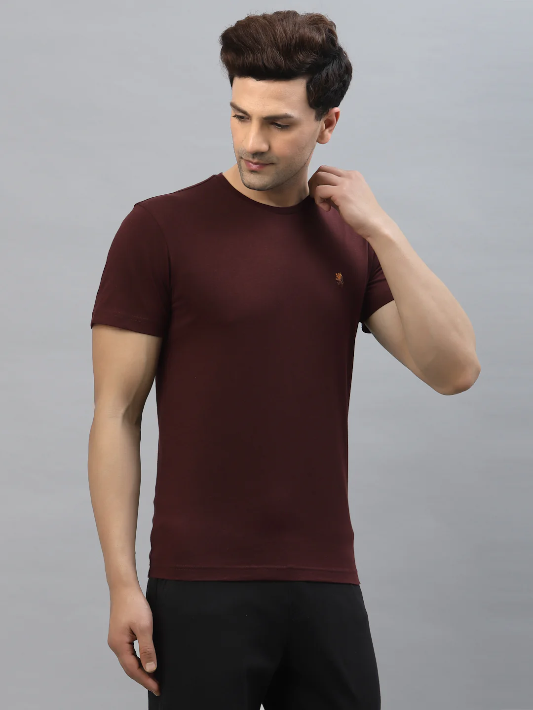 Men Maroon Round Neck T-Shirt - Image 2