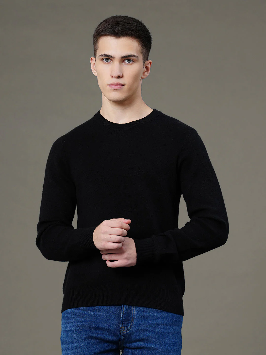 Round Neck Solid Sweater for Men