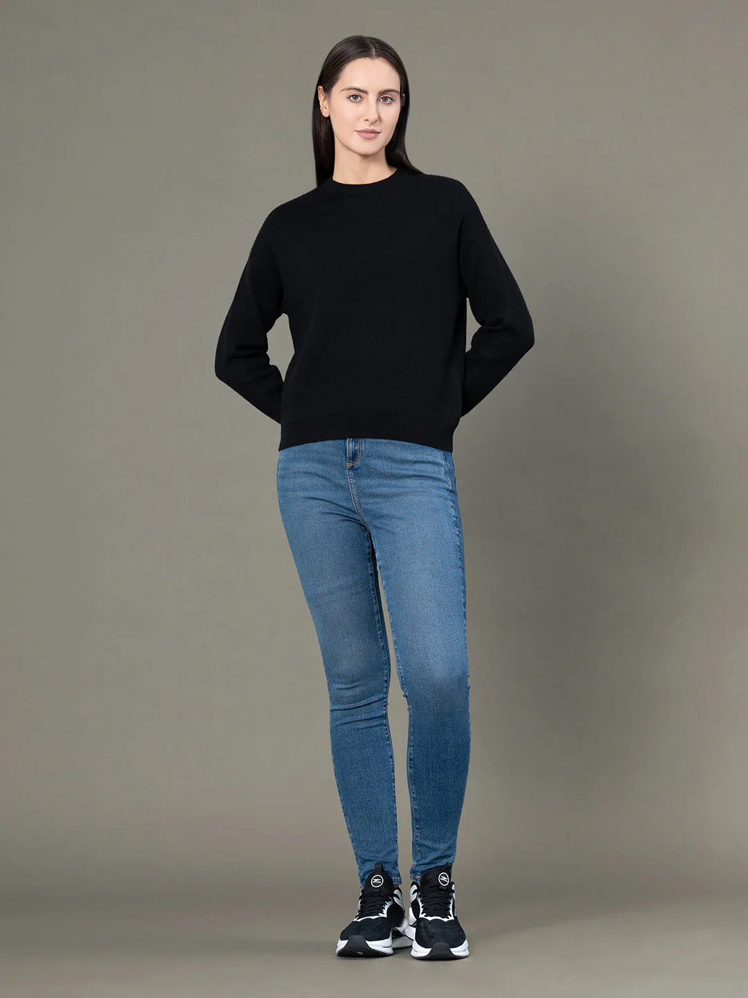 Round Neck Solid Sweater for Women - Image 5
